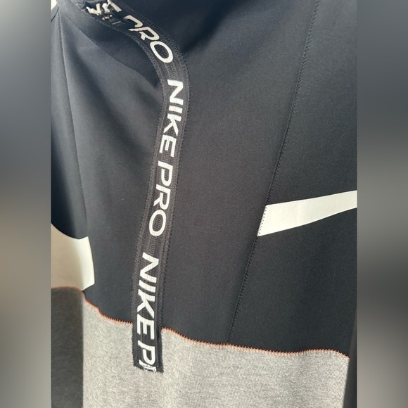 Nike Colorblock Pullover - Picture 4 of 8